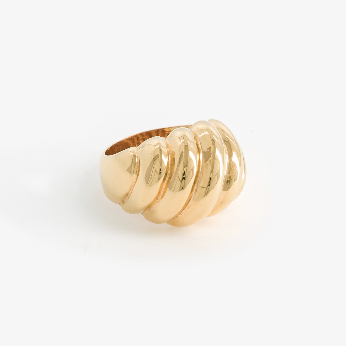 Grosse bague plaqué or femme côté gauche