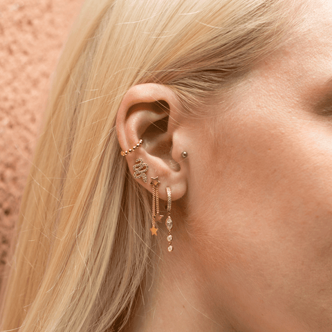 Accumulation de boucles d'oreilles en plaqué or 