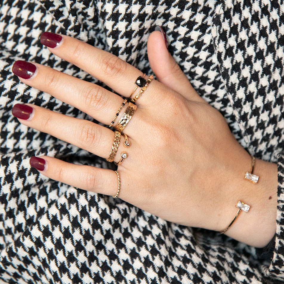 bague perles noires