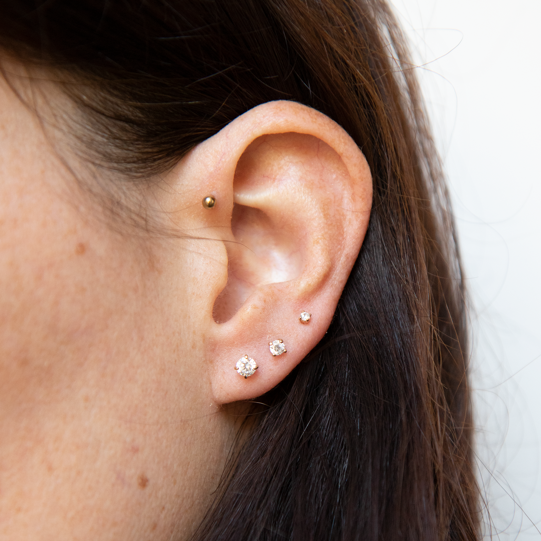 boucle d'oreille puce diamant vue portée
