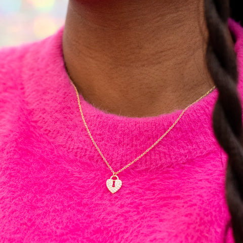 collier cadenas coeur porté