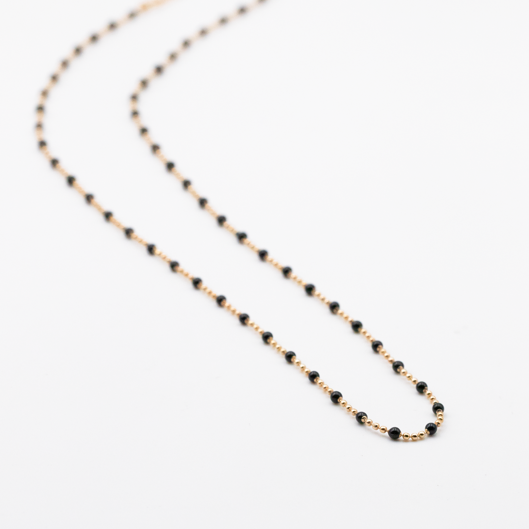 collier perles noires plaqué or