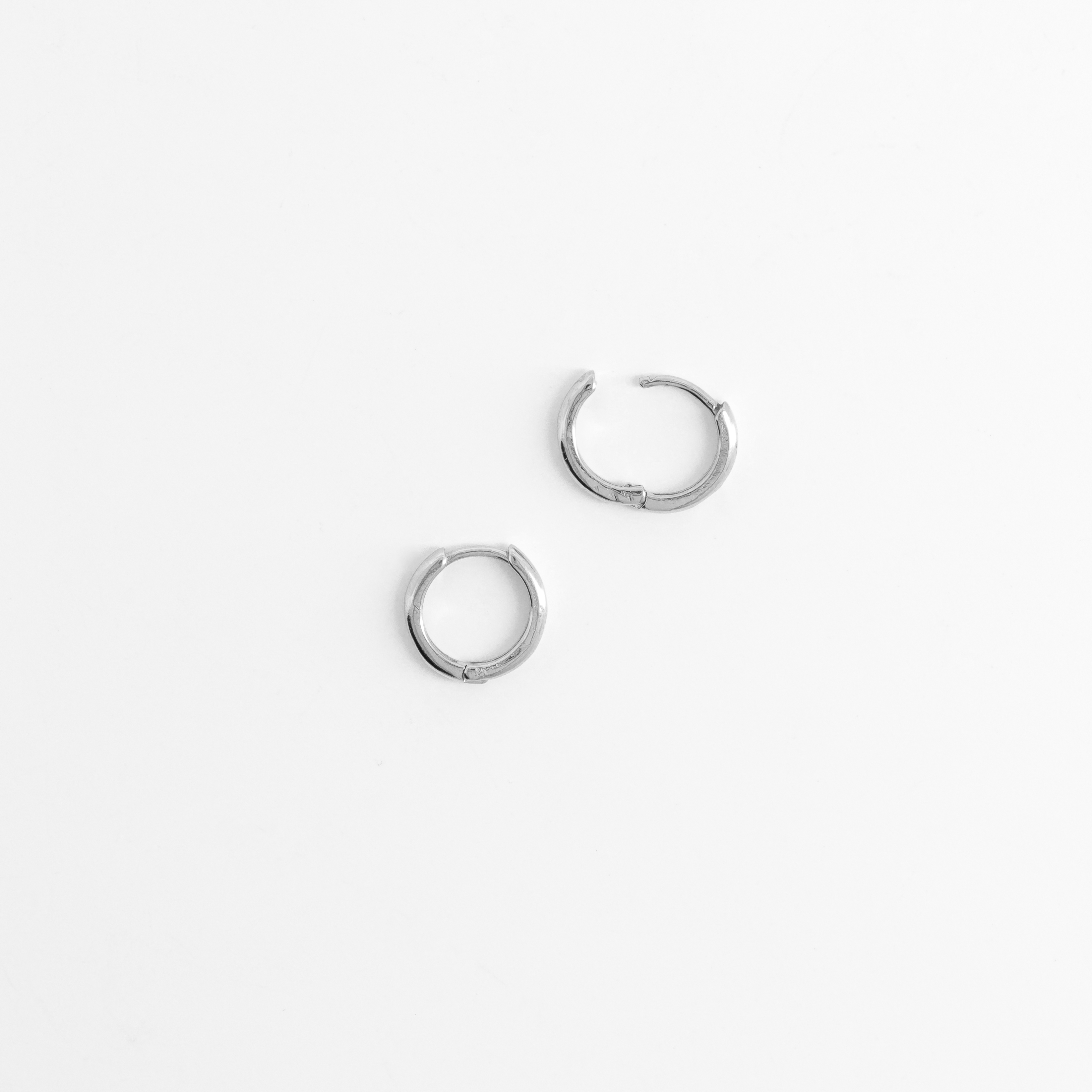 Créoles argent vue du dessus