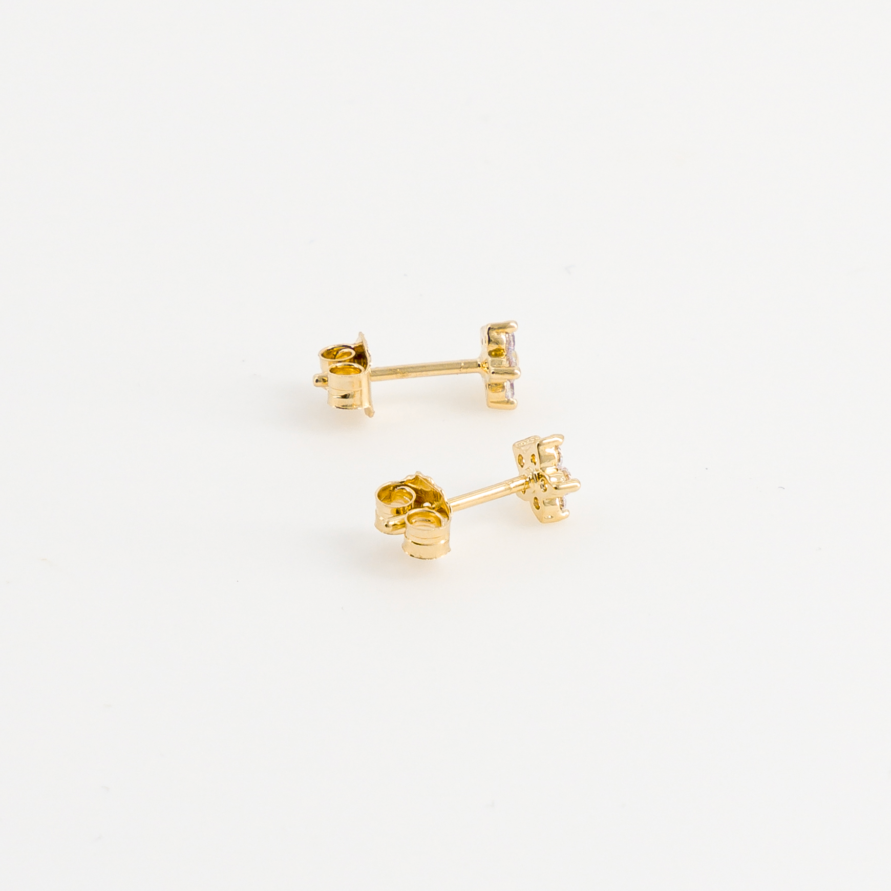 puces d'oreilles fleur vue de profil